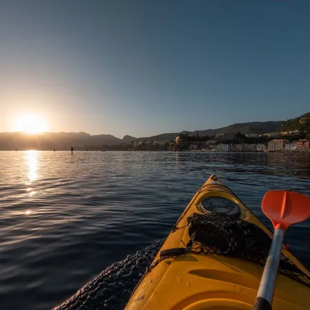 Kajak bei Sonnenuntergang