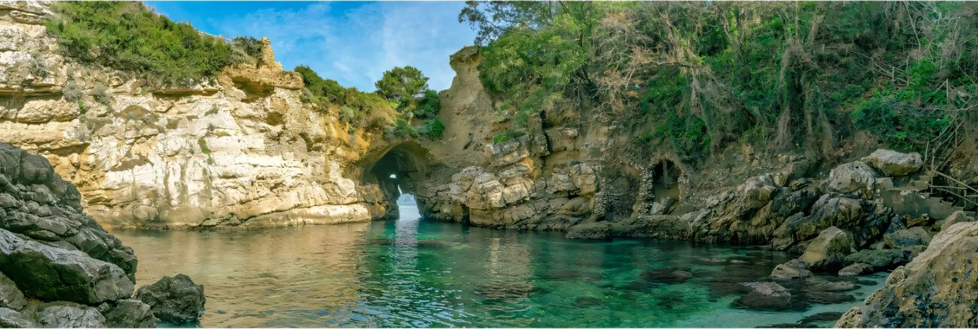 Discover the
Secret coves
With us